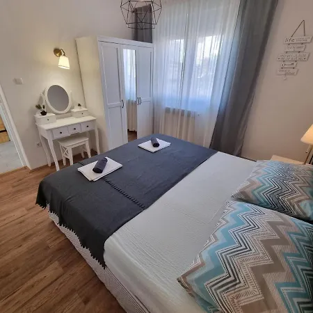 Anamarija 1 With Terrace And Grill Апартаменты Цриквеница