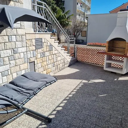 Апартаменты Anamarija 1 With Terrace And Grill Цриквеница