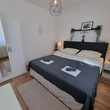 Anamarija 1 With Terrace And Grill Crikvenica